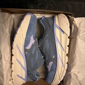 Hoka, free people movement